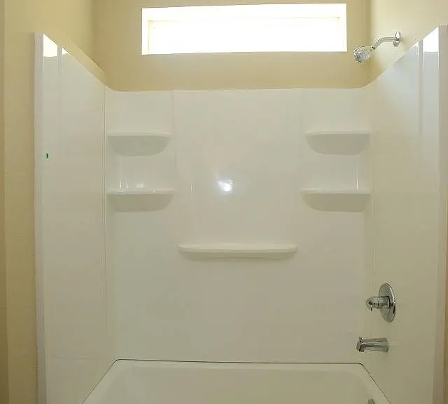 1354 High St #4 - 2nd Floor Bath 1354 High St #4 - 2nd Floor Bath