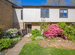 1705 Ivy Oak Sq, Reston, VA 20190