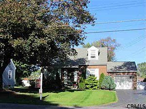 1st image of 9 Oakwood Dr