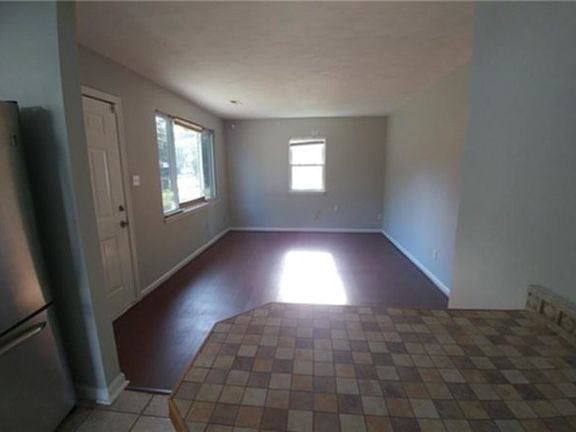 4th image of 1421 Salton Dr