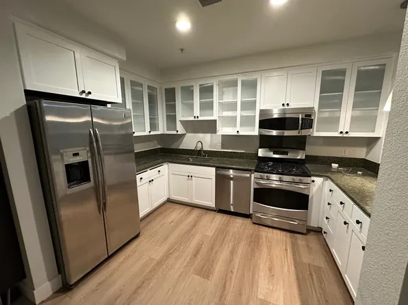 6466 Hollis St, Emeryville, CA
