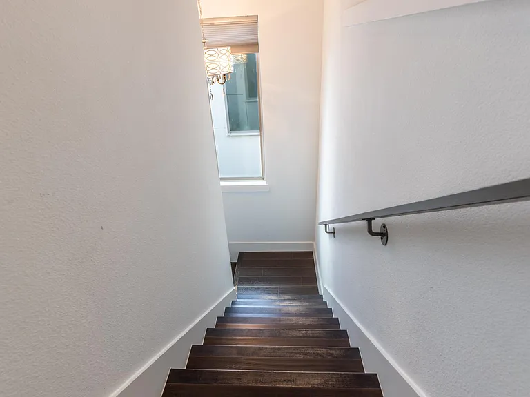 500 W 51st St #A — Photo 6