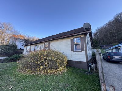 2212 3rd Ave, East Bank, WV, 25067