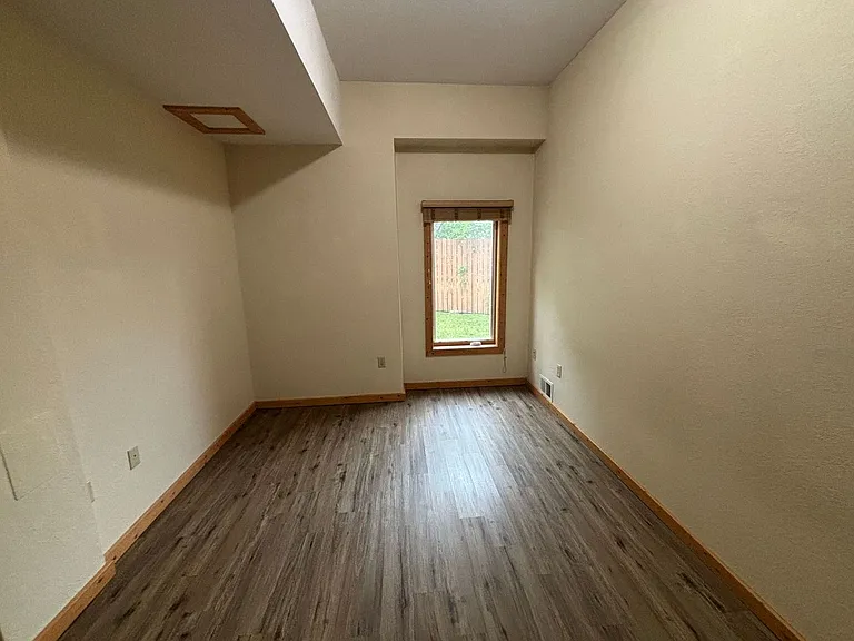 436 Thayer St — Photo 5