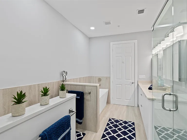 2241 NE 9th Ave — Photo 22
