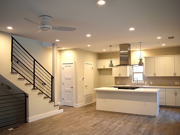 5th image of 607 Elmwood Pl #1A