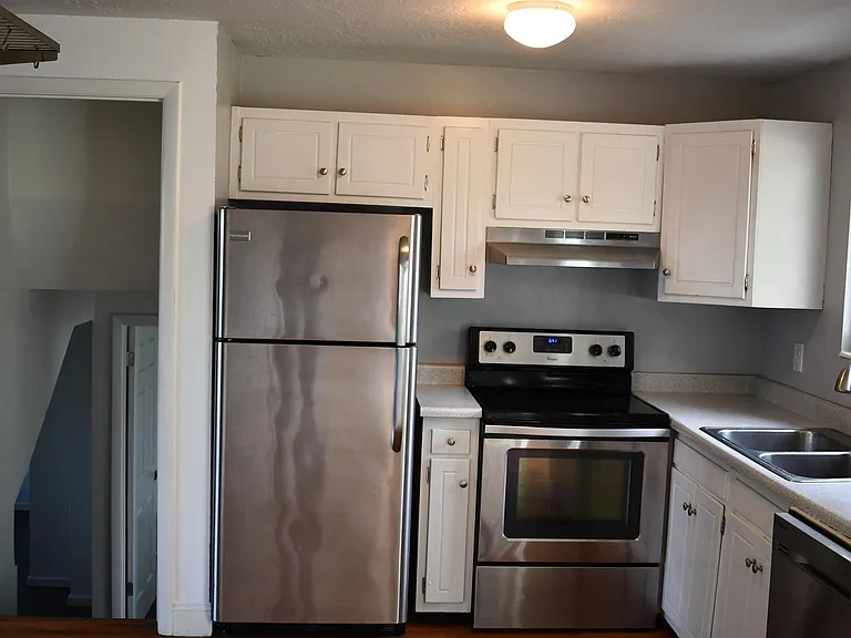 563 E Hilo St — Photo 13