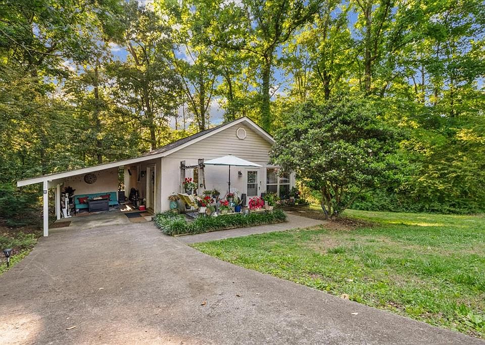 1st image of 615 Wooded Hills Dr
