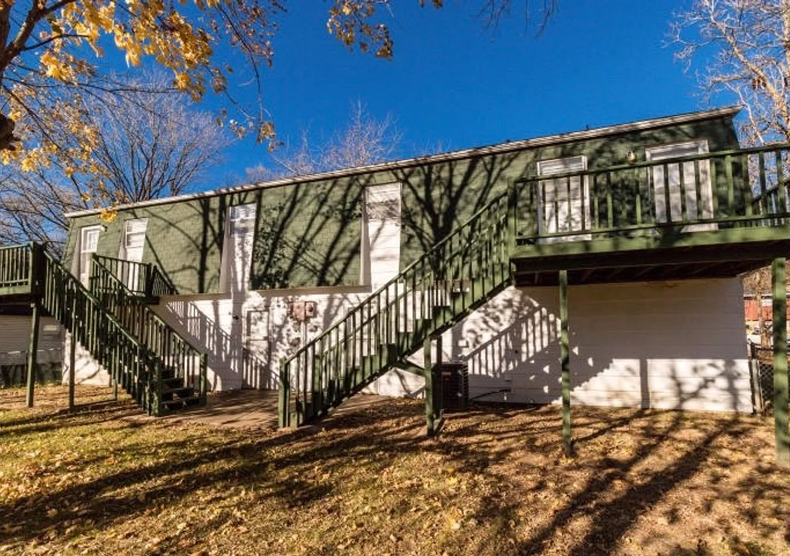 Two Level Duplex with Fenced Yard — Photo 3