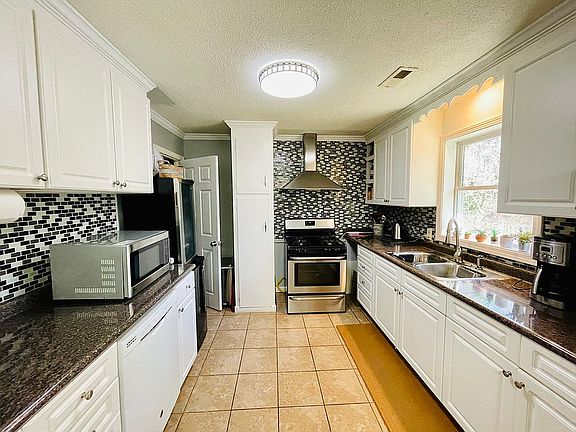 5th image of 2146 Woodfield Dr
