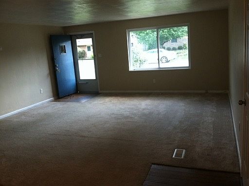 4th image of 1305 Urban Ave