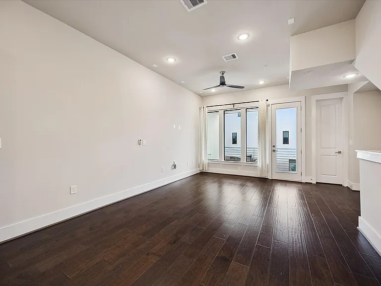 2401 Crawford St #C4B — Photo 6