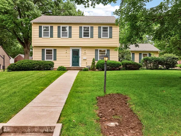 3535 SW Avalon Ln, Topeka, KS 66604