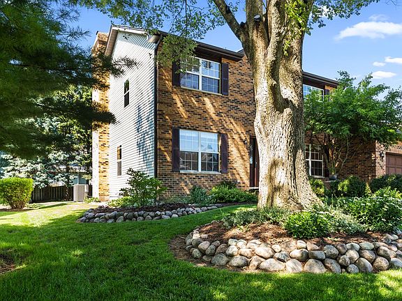 5th image of 326 Wooded Knoll Dr