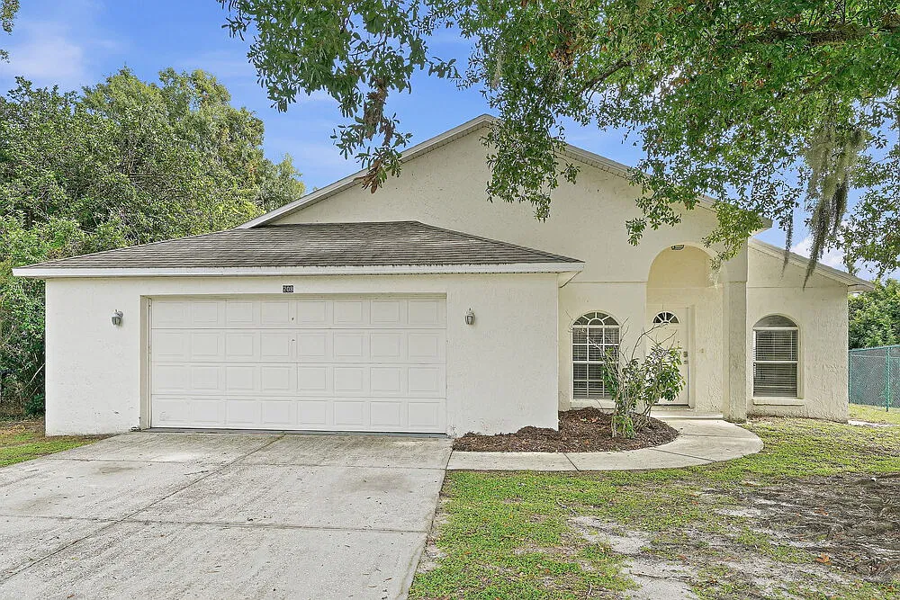 3 bed, 2.0 bath, 1824 sqft, $1,805 — Photo 1