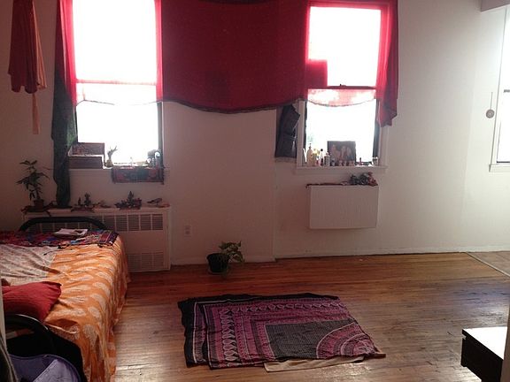 3rd image of 200 E 85th St APT 1B