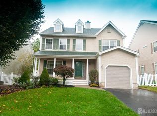 38 Stanford Dr, Kendall Park, NJ 08824