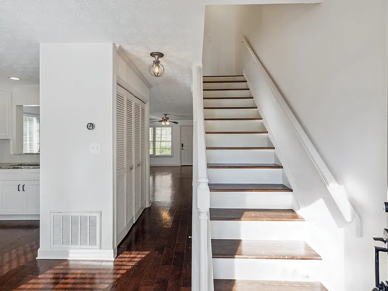 401 Defoors Lndg NW — Photo 4
