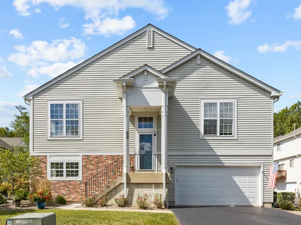 302 Terra Springs Cir, Volo, IL 60020