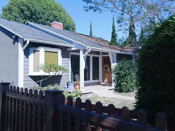 2nd image of 3652 McLaughlin Ave