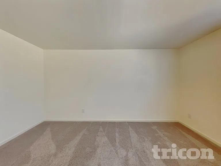 130 Lynnridge Dr — Photo 7