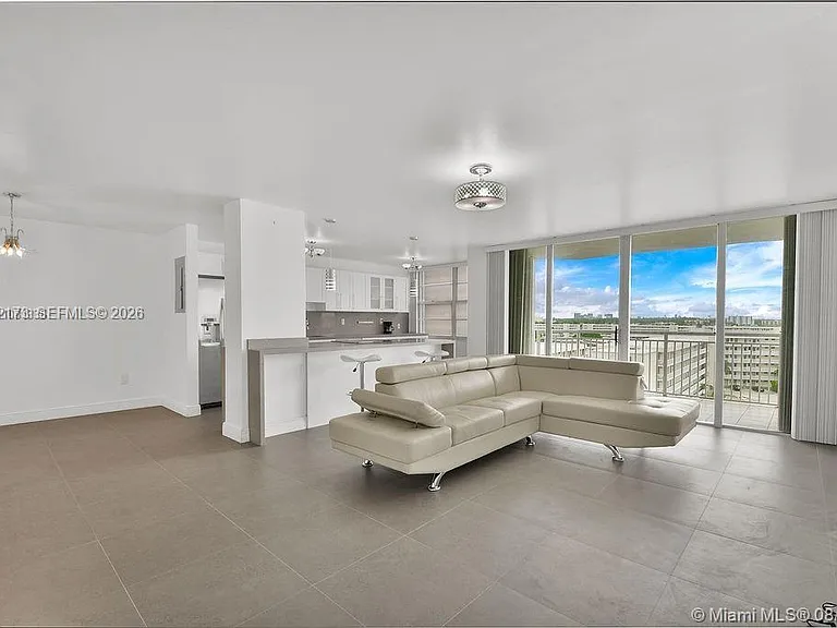 18041 Biscayne Blvd #801 — Photo 5