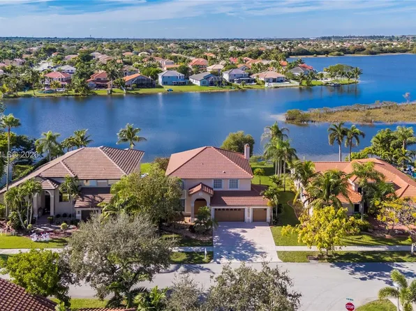 1008 NW 180th Ave, Pembroke Pines, FL 33029