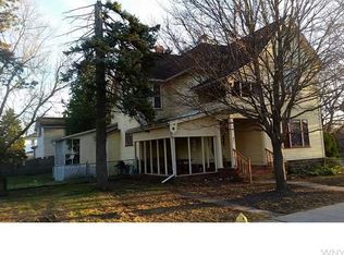 26 State St, Middleport, NY 14105