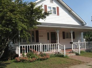 420 N 11th St, Herrin, IL 62948