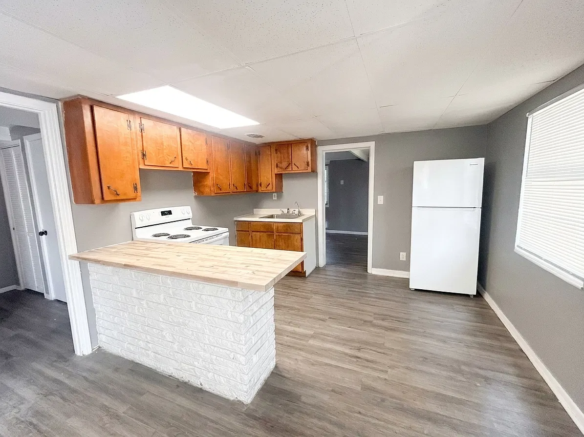 3 bed, 1178 sqft, $1,875 — Photo 2