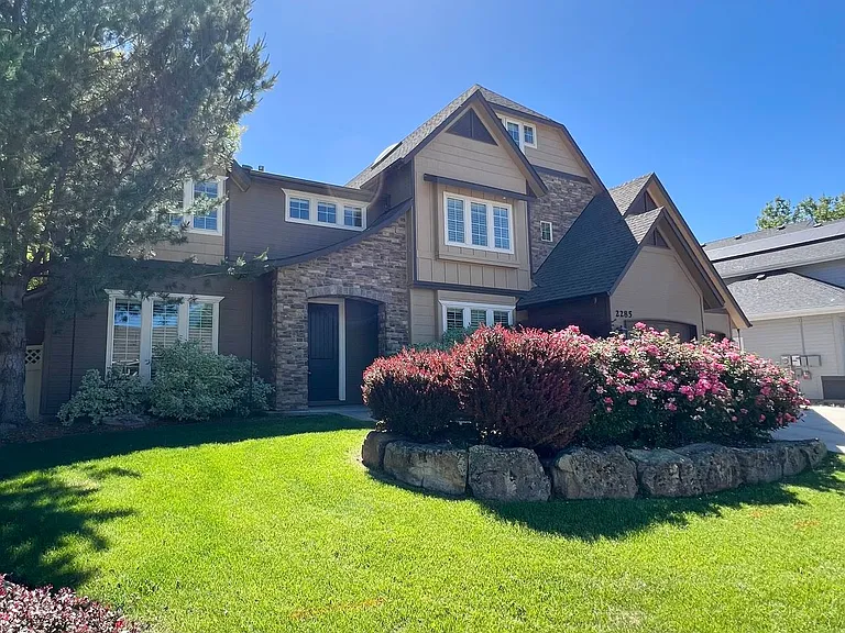 2285 W Windchime Dr — Photo 2