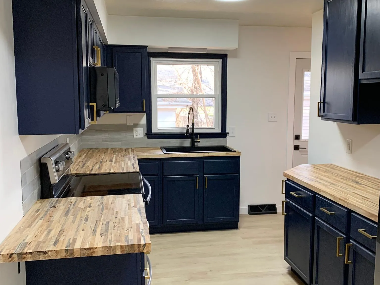 2 bed, 1400 sqft, $1,375 — Photo 2