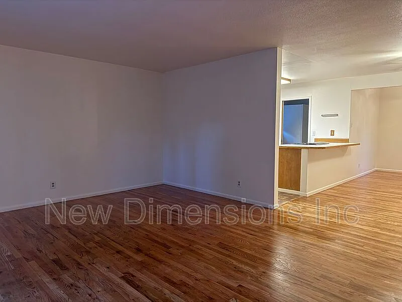 3 bed, 2.0 bath, 1344 sqft, $2,295 — Photo 3