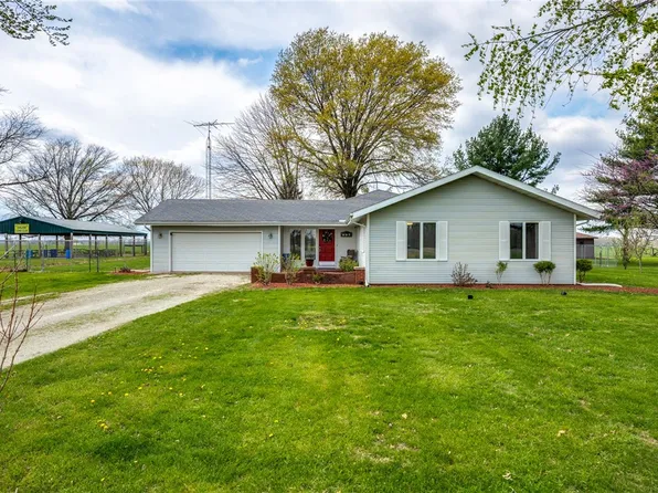 607 N Reel St, Oakland, IL 61943