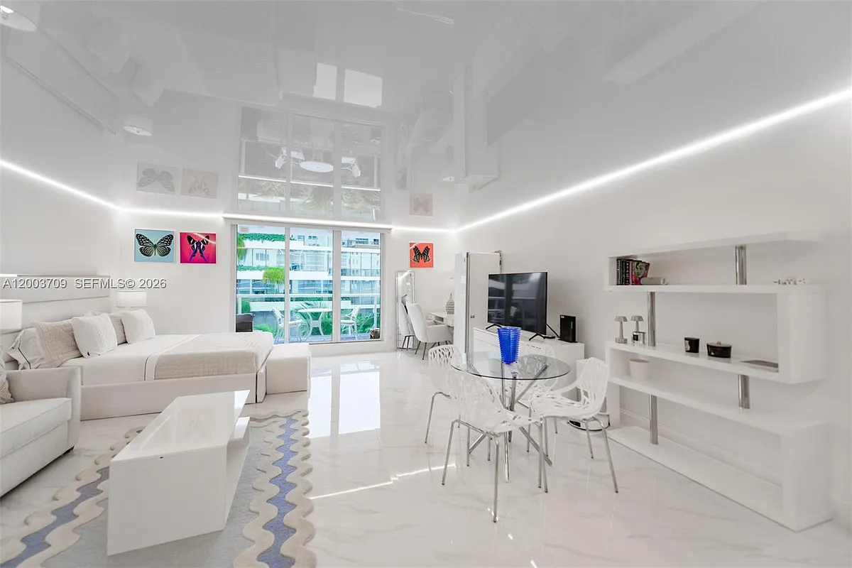 Building Photo - 2301 Collins Ave #529