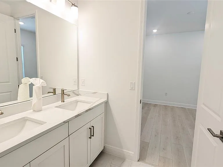 15614 Vetta Dr — Photo 22