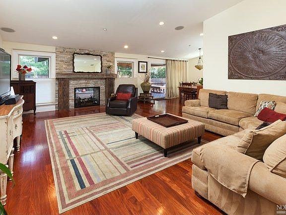 2nd image of 40 Vivian Ct