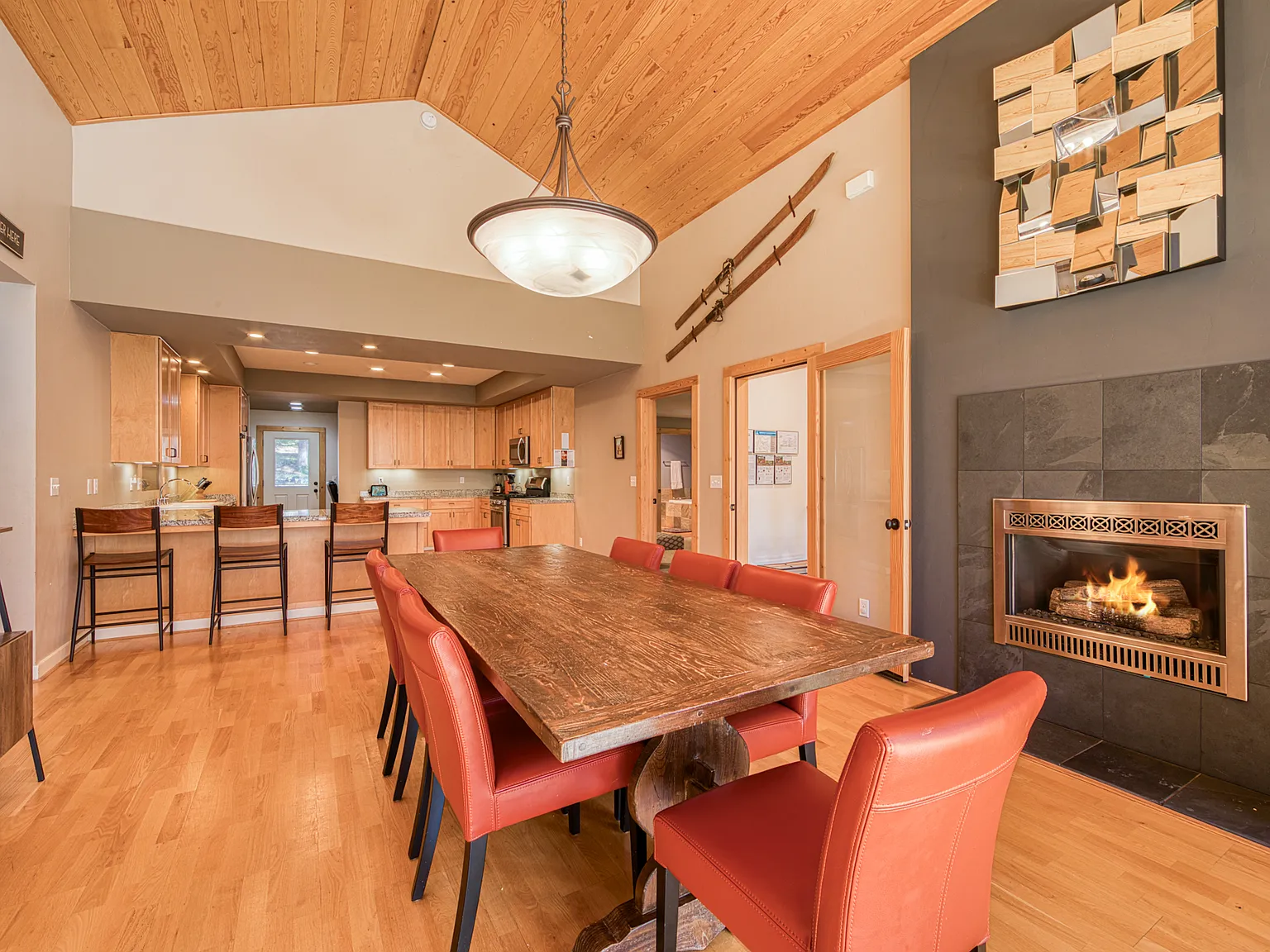 3 bed, 2340 sqft, $6,000 — Photo 3