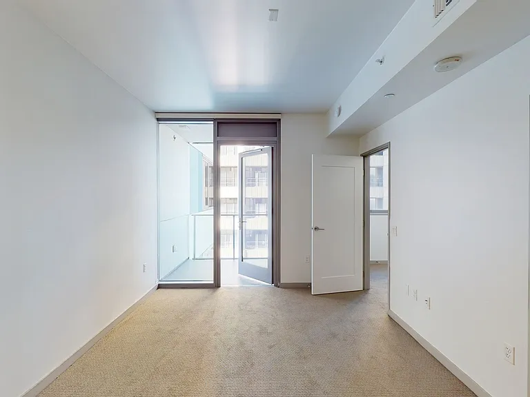 3033 Wilshire — Photo 78