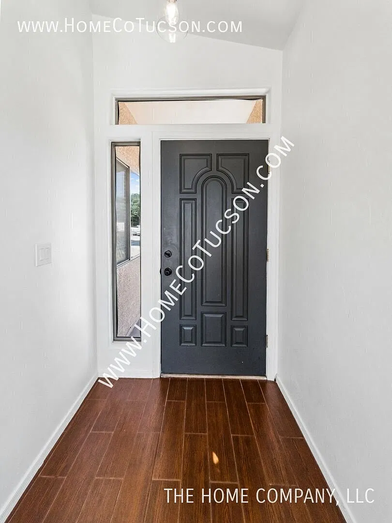 5777 W. Cortaro Crossing Drive Cortaro Ranch | 3 Bedrooms + Den | 2 Bathrooms | 2-Car Garage — Photo 3