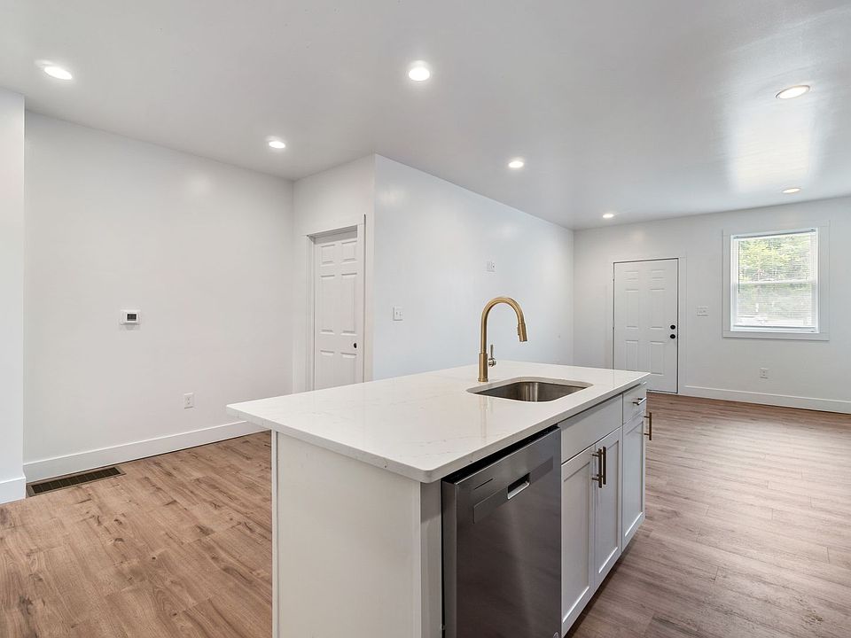 1st image of 143 S 12th St Floor 1