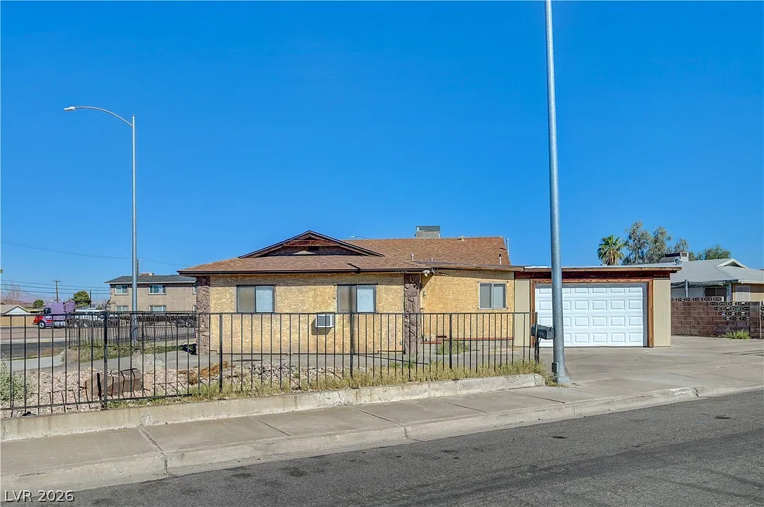 3 bed, 3.0 bath, 1678 sqft, $1,595 — Photo 2