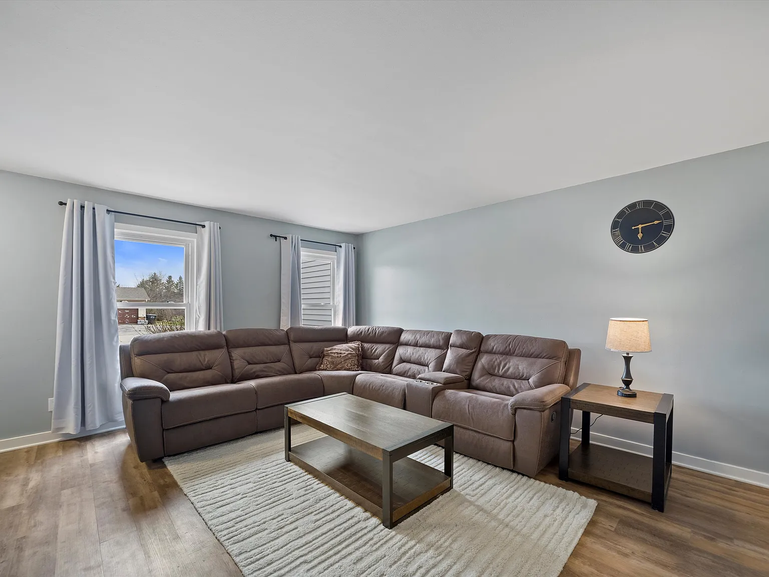 3 bed, $3,000 — Photo 3