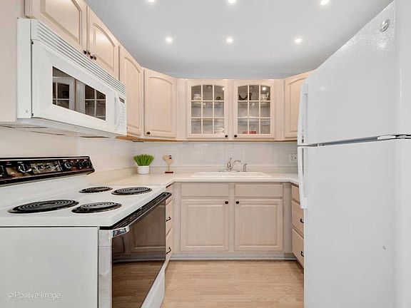 4th image of 5300 Walnut Ave APT 1D