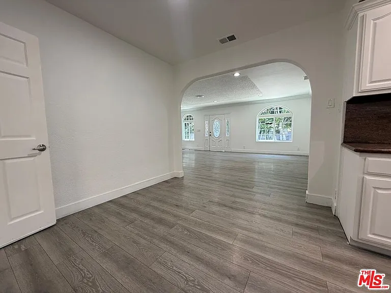 6742 Radford Ave — Photo 5
