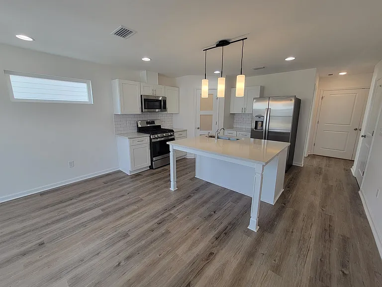 1367 Landon Hills Dr — Photo 2