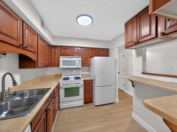 5th image of 3235 S Manor Dr APT 104
