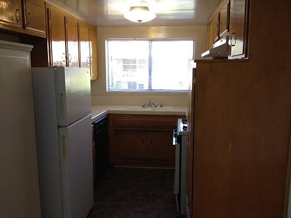 4th image of 963 S Barrington Ave APT 2