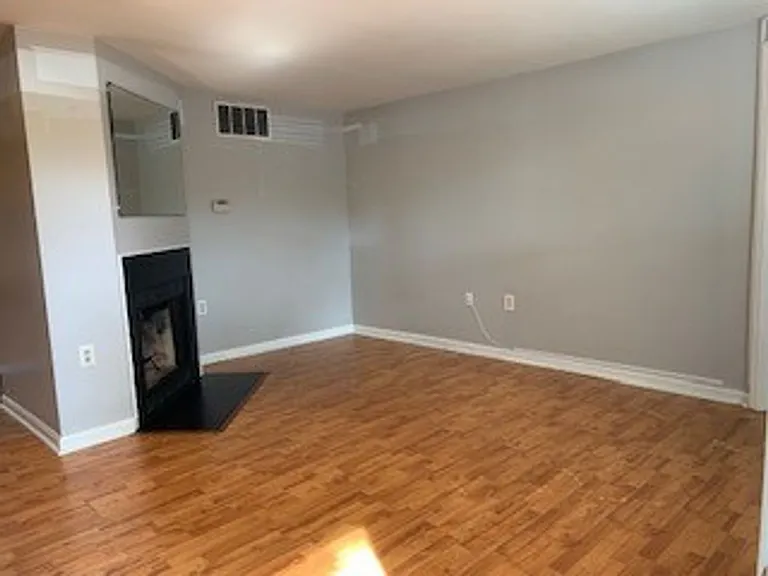 4410 Pembrook Village Dr — Photo 2