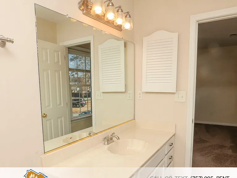 938 Churchill Ln — Photo 28